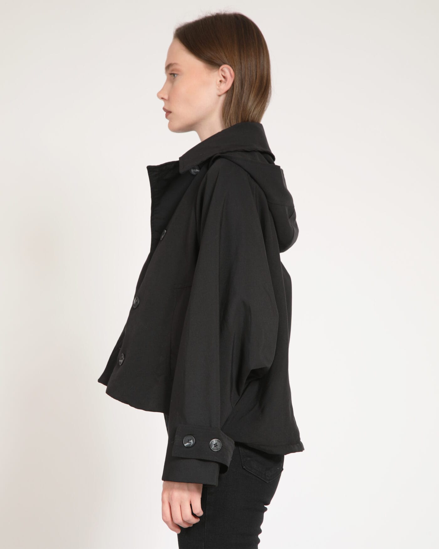 Kapsulgardırop-Siyah-Kapsonlu-Crop-Trenchcoat