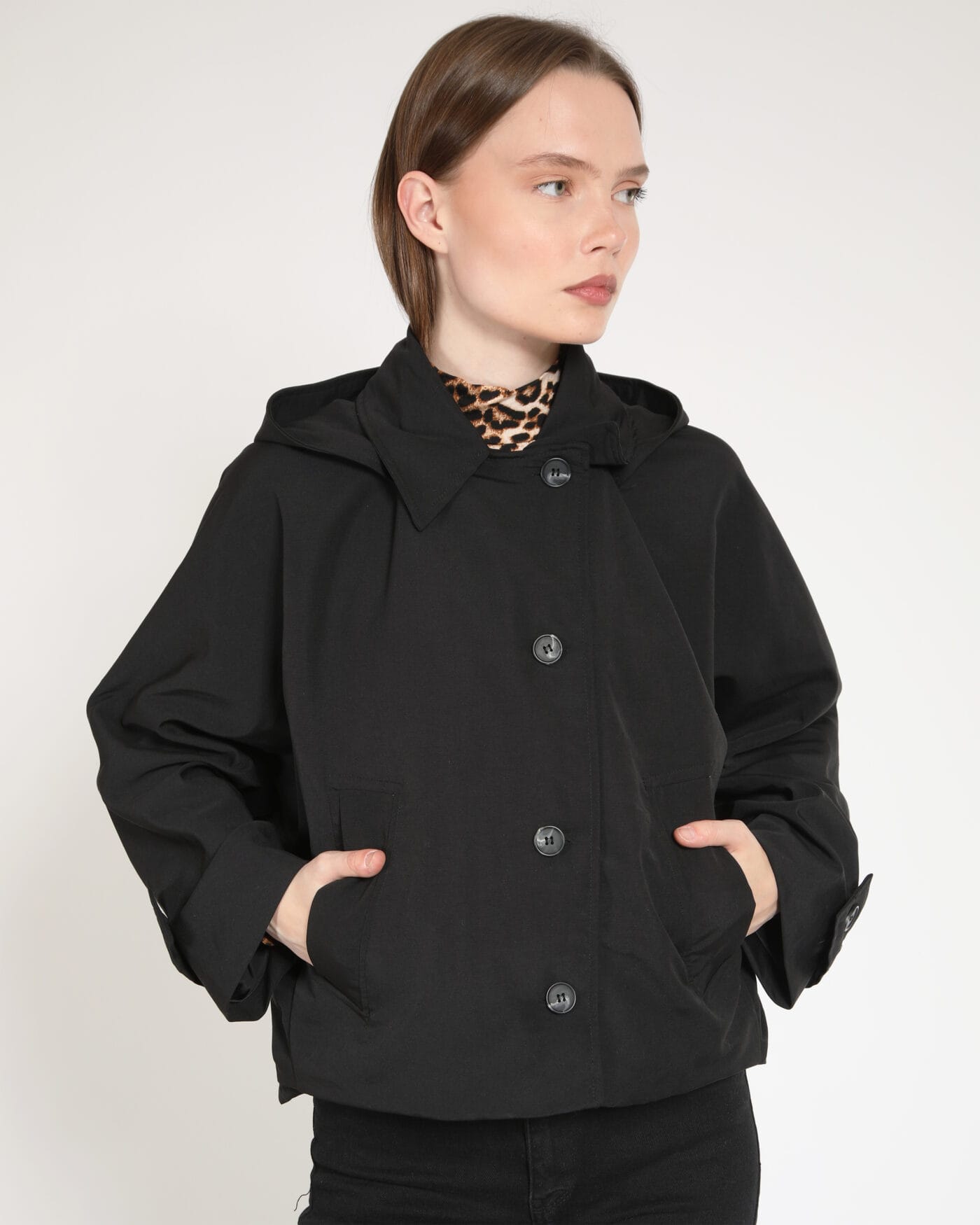 Kapsulgardırop-Siyah-Kapsonlu-Crop-Trenchcoat