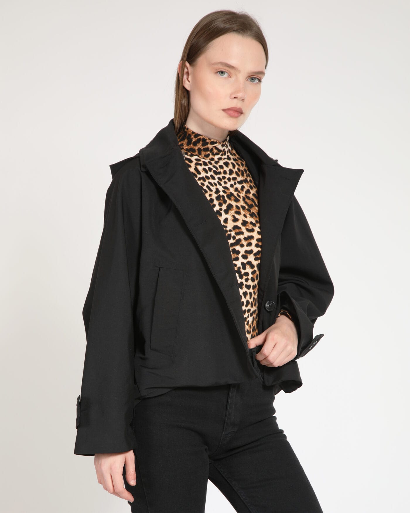 Kapsulgardırop-Siyah-Kapsonlu-Crop-Trenchcoat
