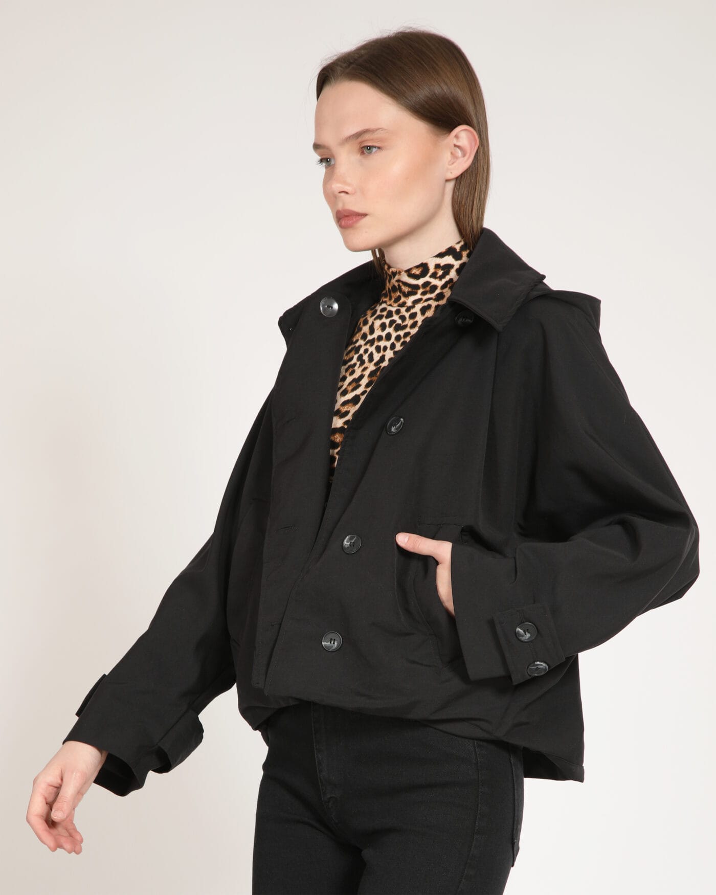 Kapsulgardırop-Siyah-Kapsonlu-Crop-Trenchcoat