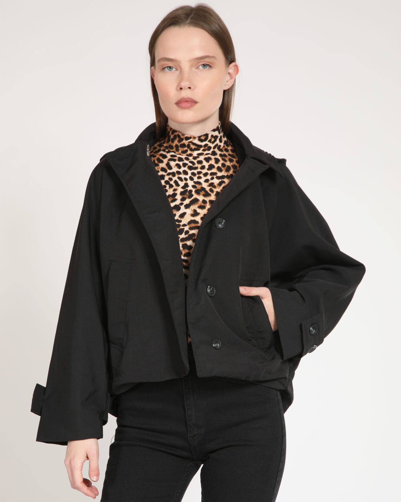 Kapsulgardırop-Siyah-Kapsonlu-Crop-Trenchcoat