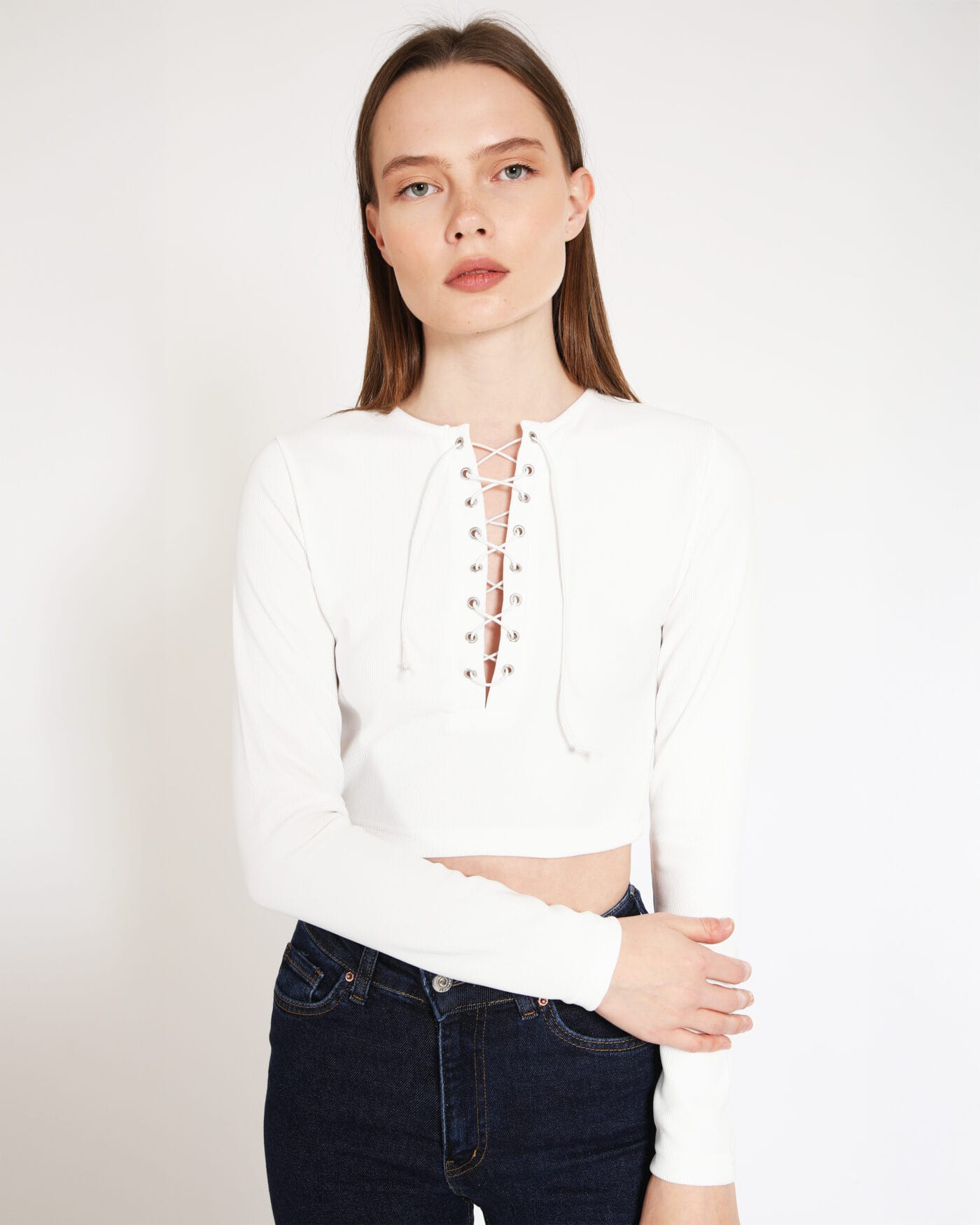 Kapsulgardırop-White-Open-Straps-Crop-Top-Woman