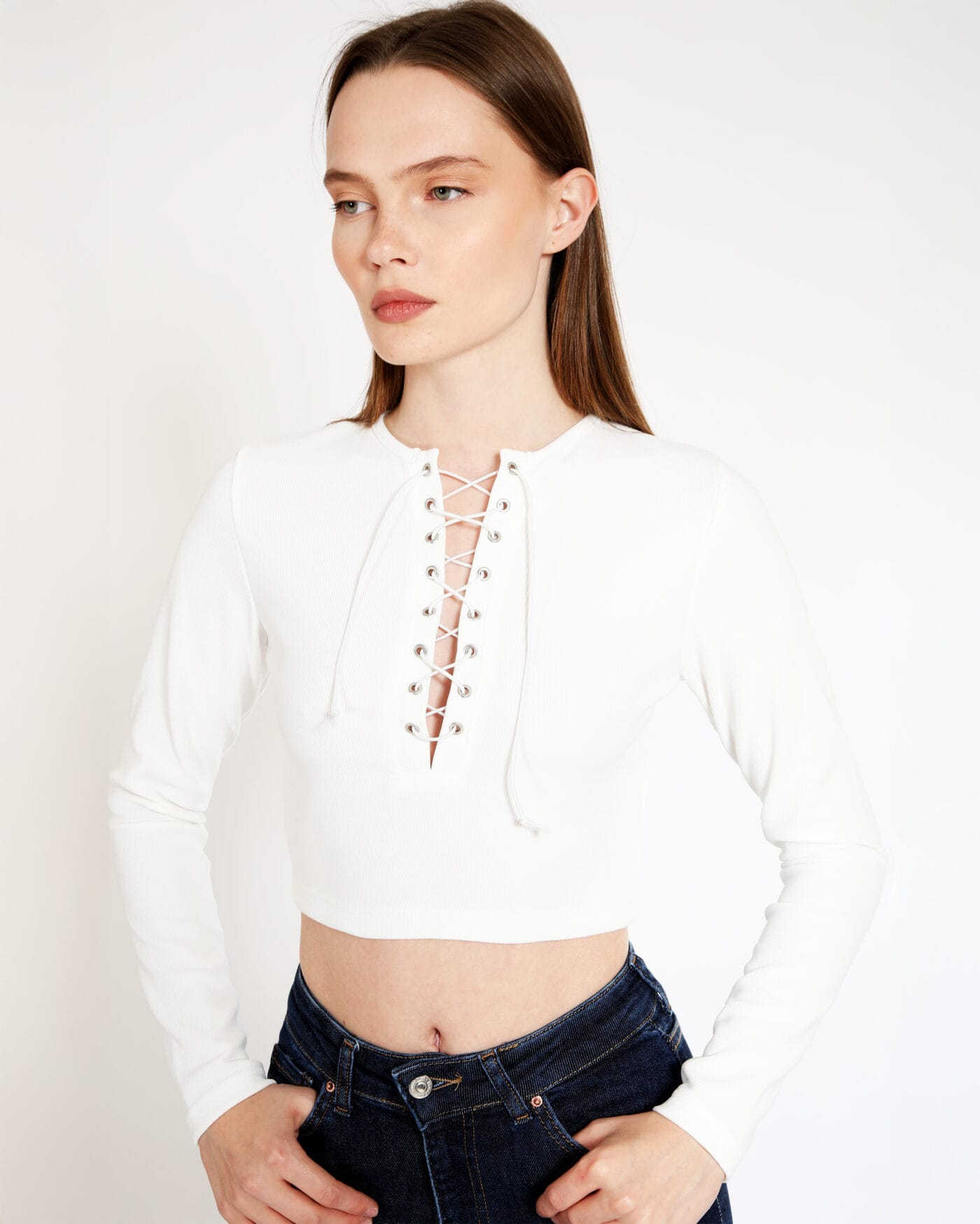 Kapsulgardırop-White-Open-Straps-Crop-Top-Woman