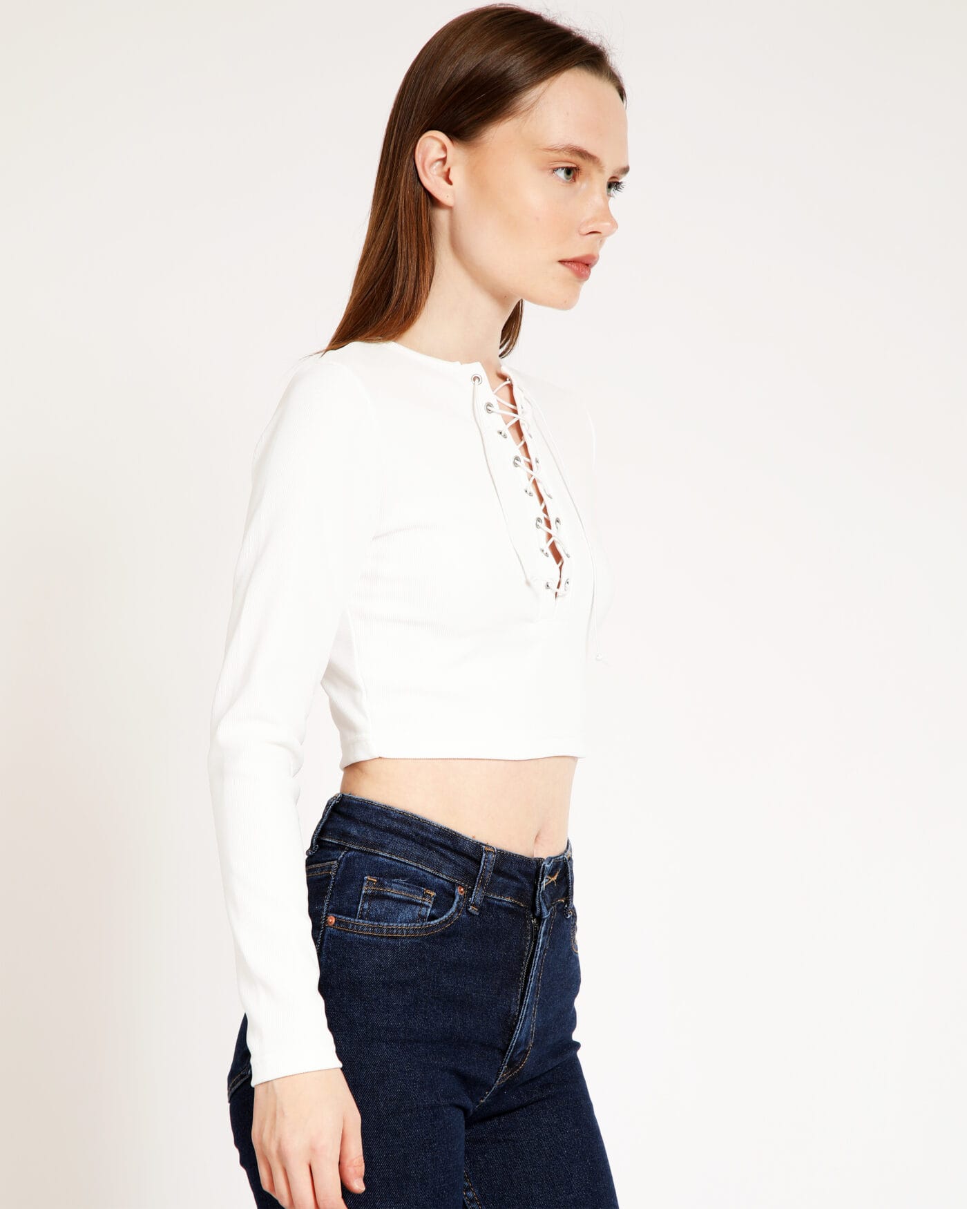Kapsulgardırop-White-Open-Straps-Crop-Top-Woman