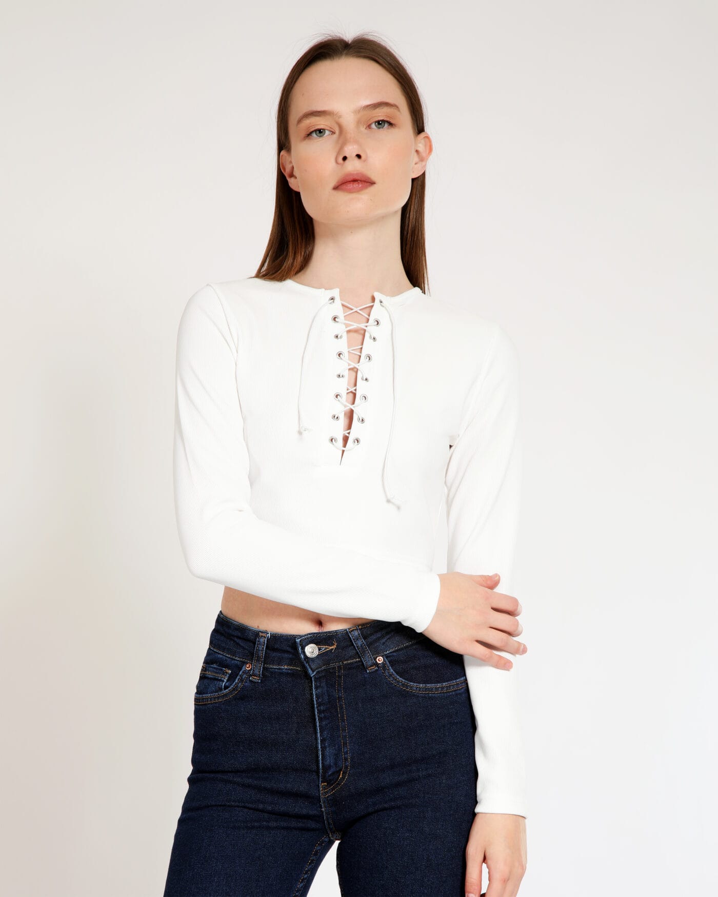 Kapsulgardırop-White-Open-Straps-Crop-Top-Woman