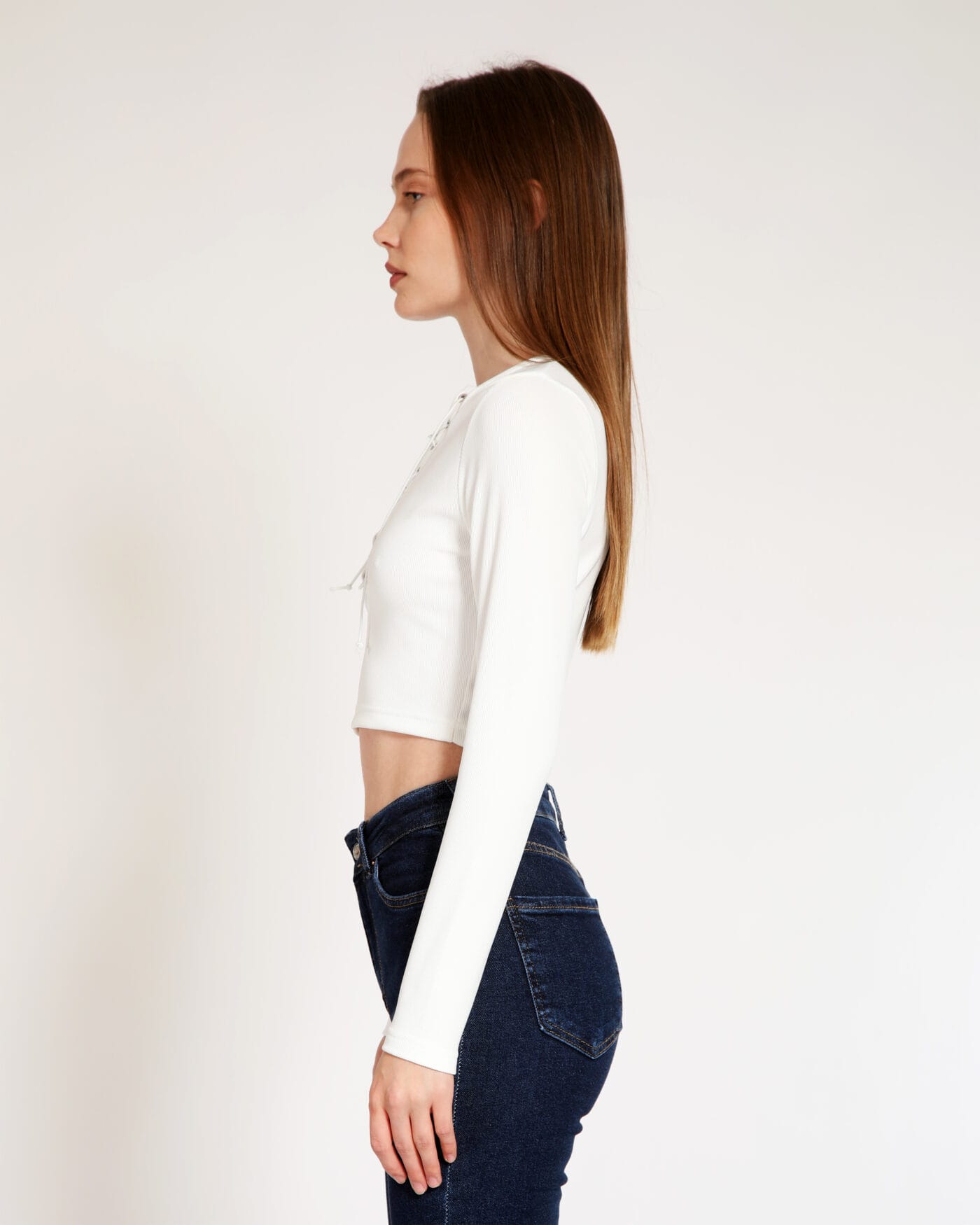 Kapsulgardırop-White-Open-Straps-Crop-Top-Woman