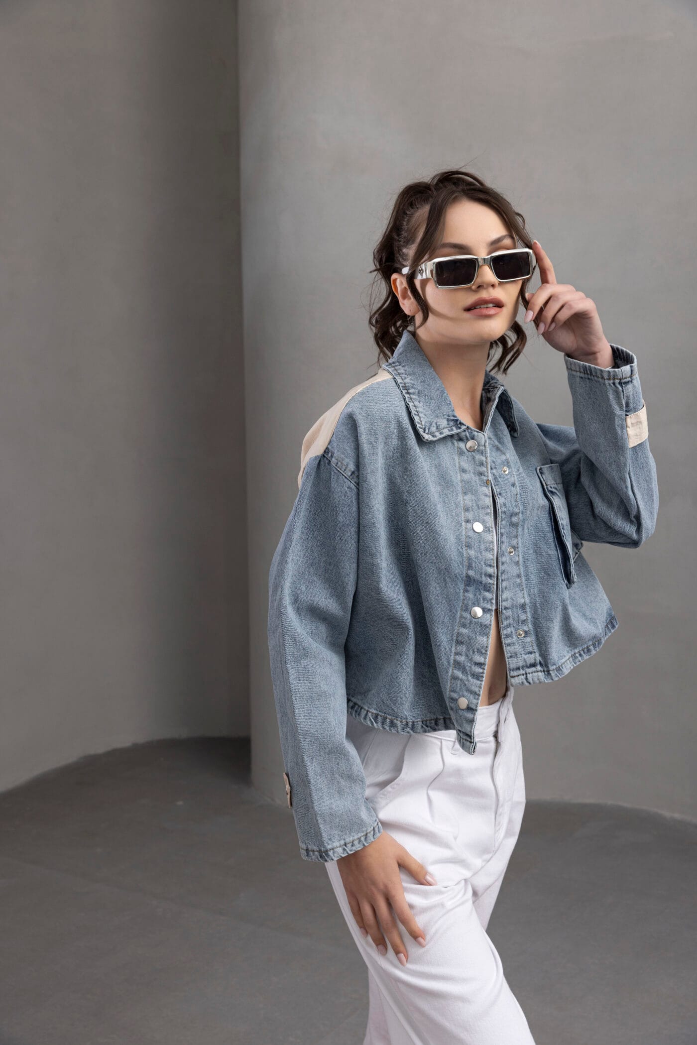 ACIK-MAVI-SIRTI-PARASUT-KUMAS-DENIM-CEKET-Kadin