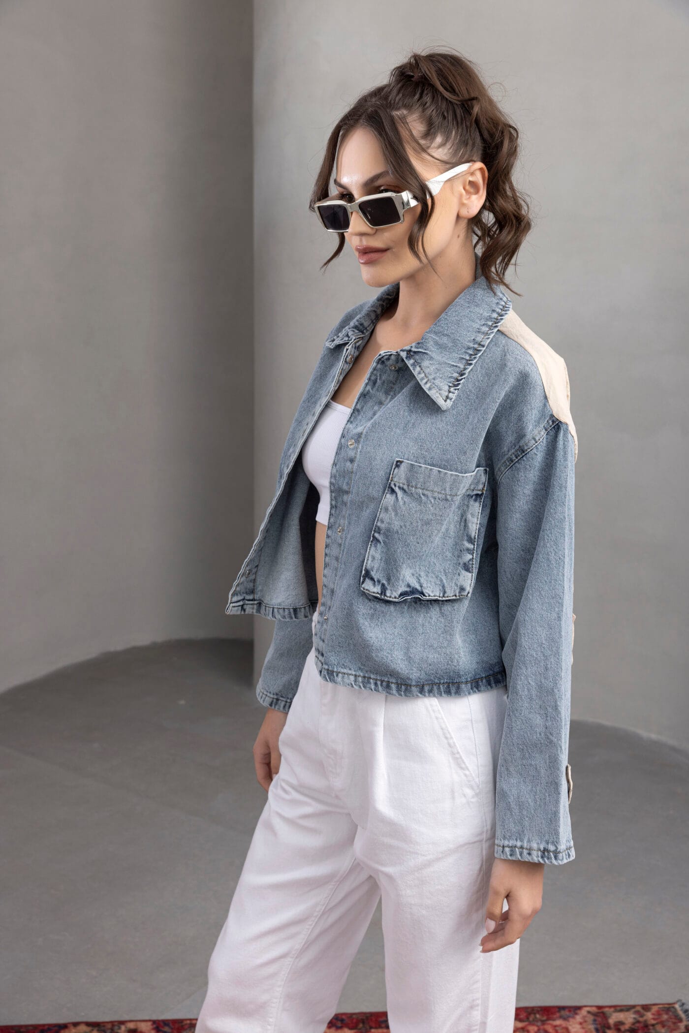 ACIK-MAVI-SIRTI-PARASUT-KUMAS-DENIM-CEKET-Kadin