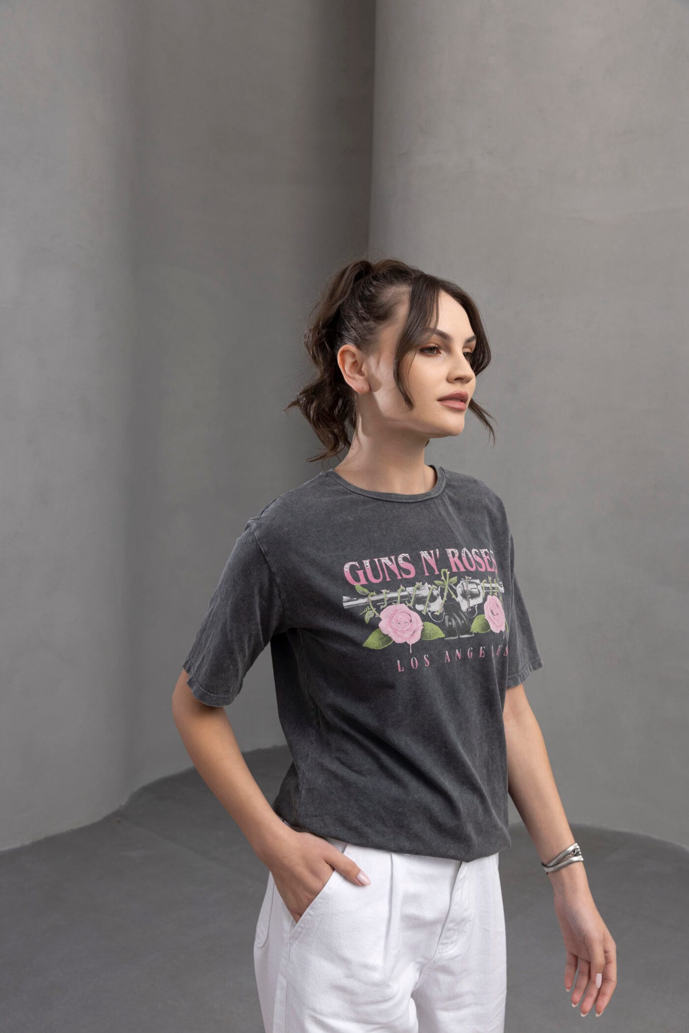 Antrasit-Gunsn-roses-baskili-T-Shirt