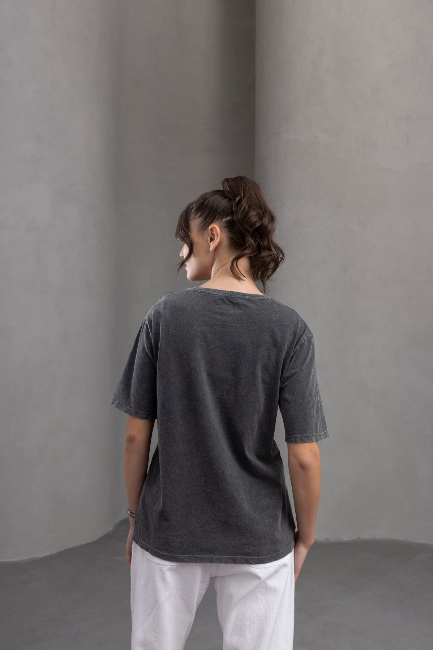 Antrasit-Gunsn-roses-baskili-T-Shirt