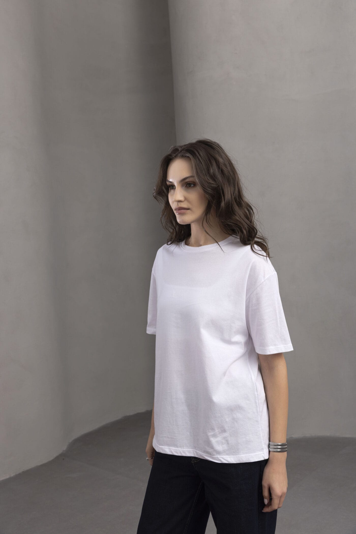 Basic-Beyaz-Bisiklet-Yaka-T-shirt-kadin
