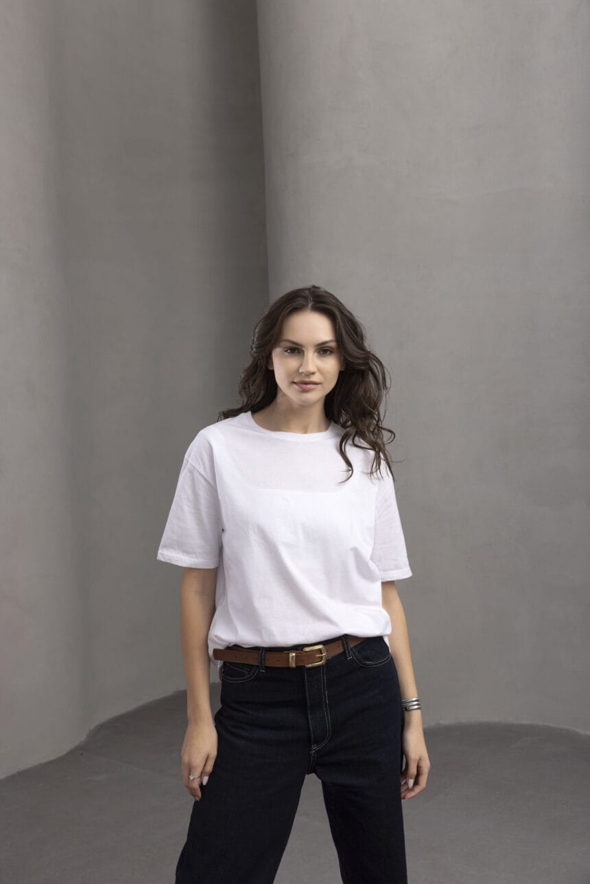 Basic-Beyaz-Bisiklet-Yaka-T-shirt-kadin
