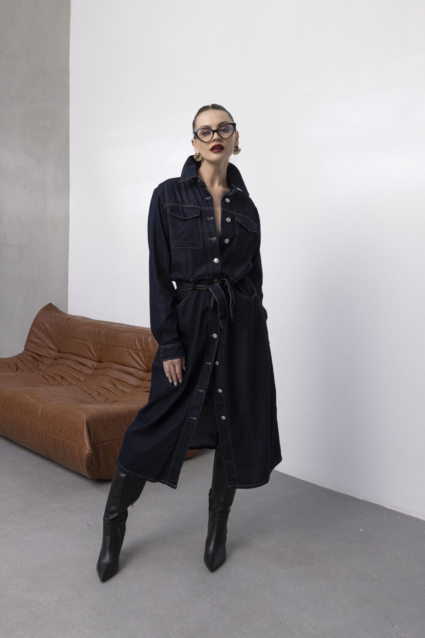 OYU-MAVI-BOYDAN-DUGMELI-MIDI-BOY-KUSAKLI-DENIM-ELBISE