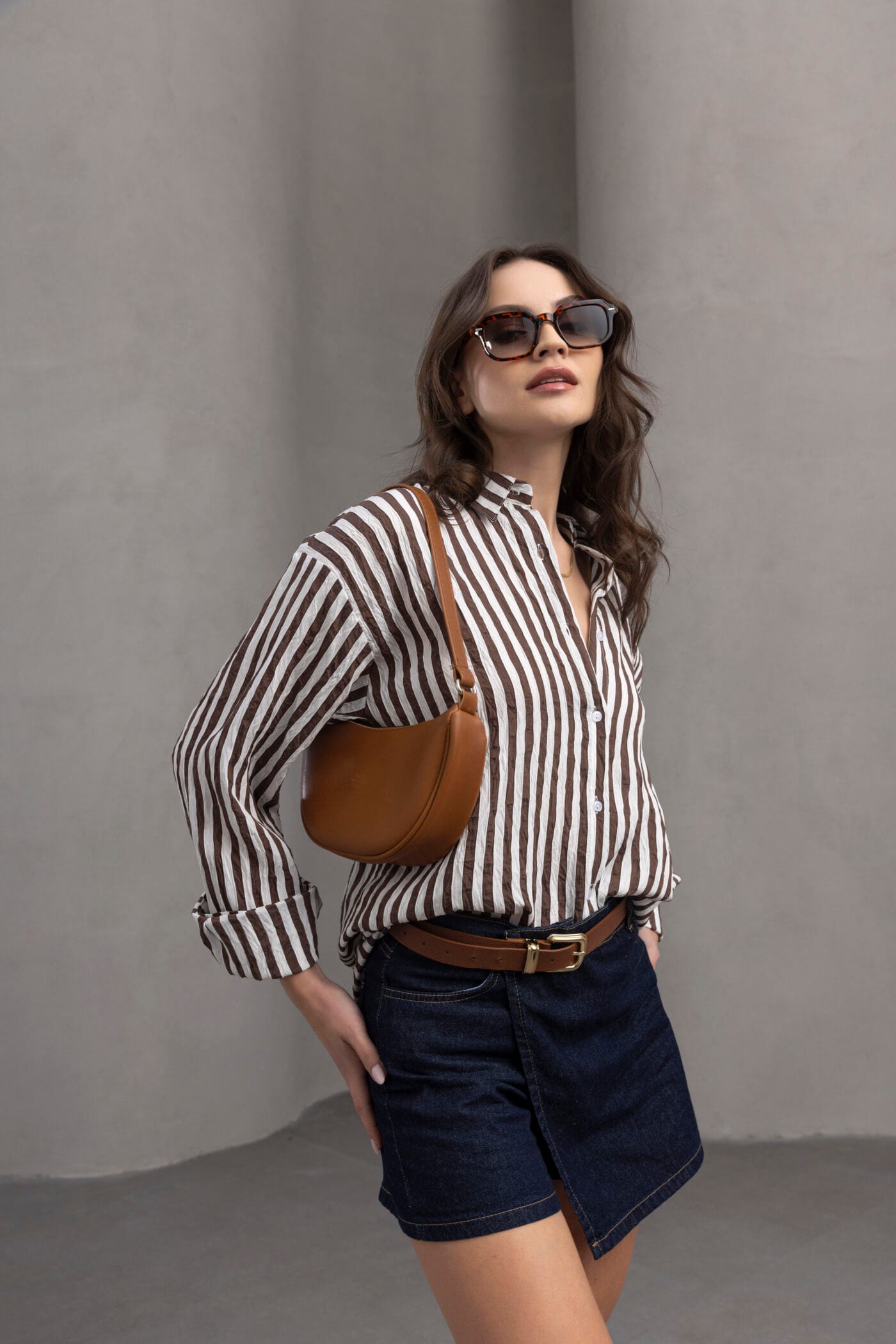 Kahve-Cizgili-Oversize-Gomlek
