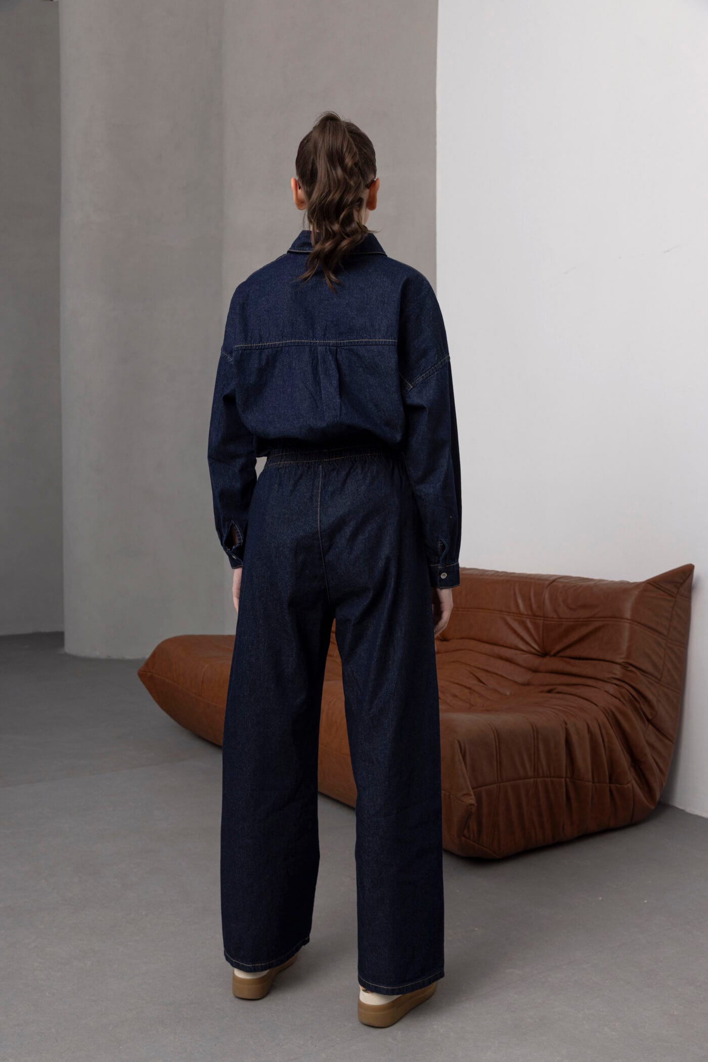 Koyu-Mavi-Bagcikli-Denim-Pantolon