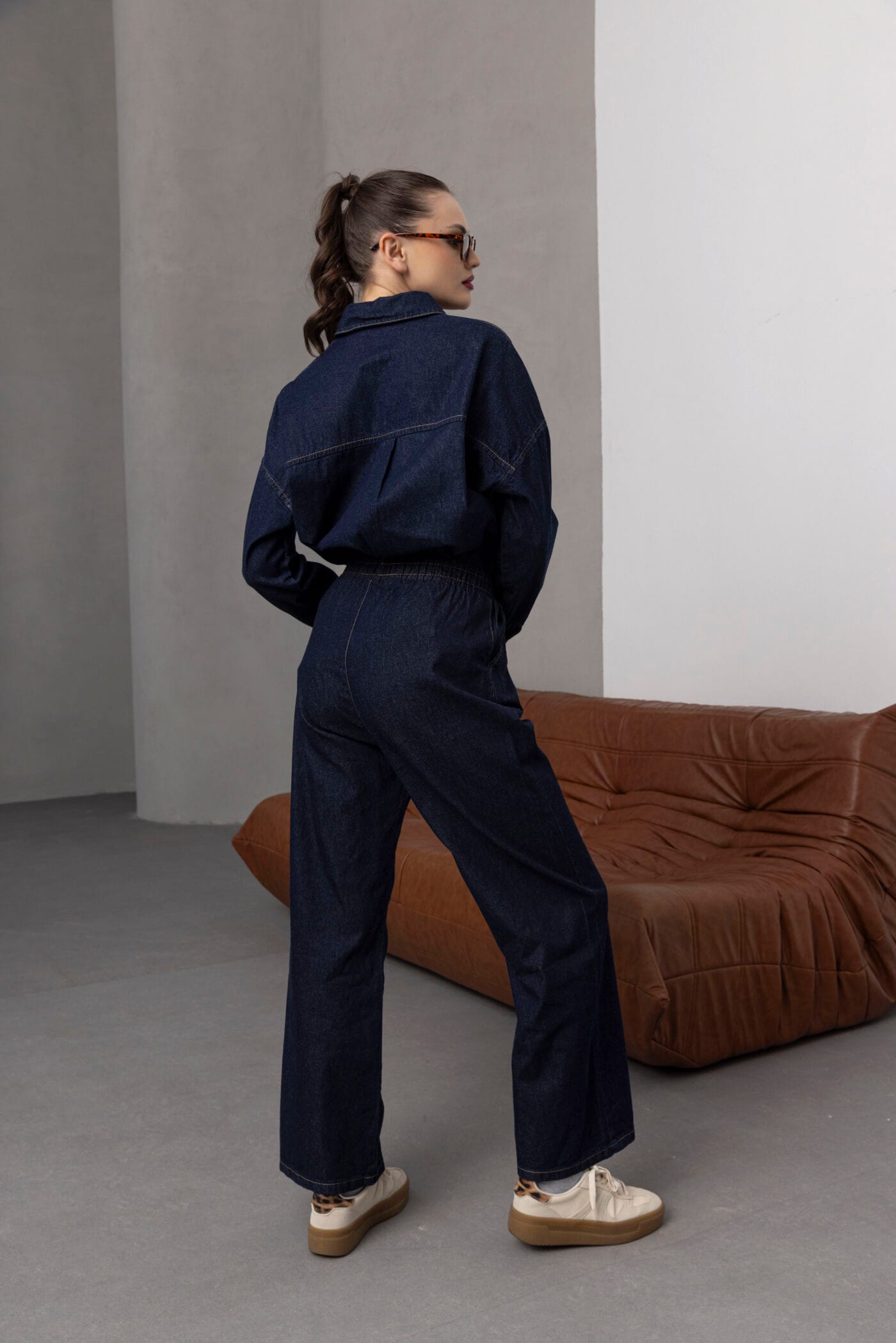 Koyu-Mavi-Bagcikli-Denim-Pantolon
