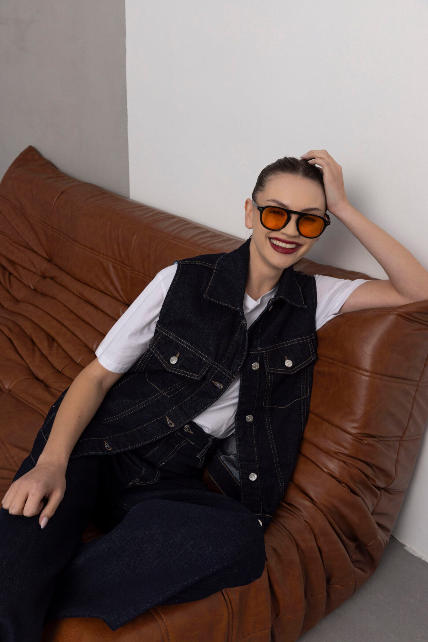 Koyu-Mavi-Denim-Yelek-Kadin