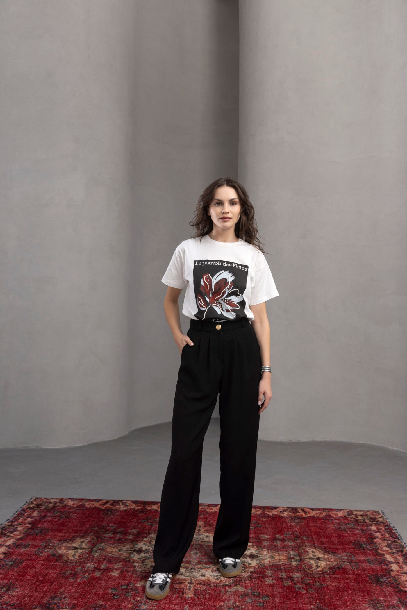 Premium-Tasli-Cicek-Desenli-T-Shirt