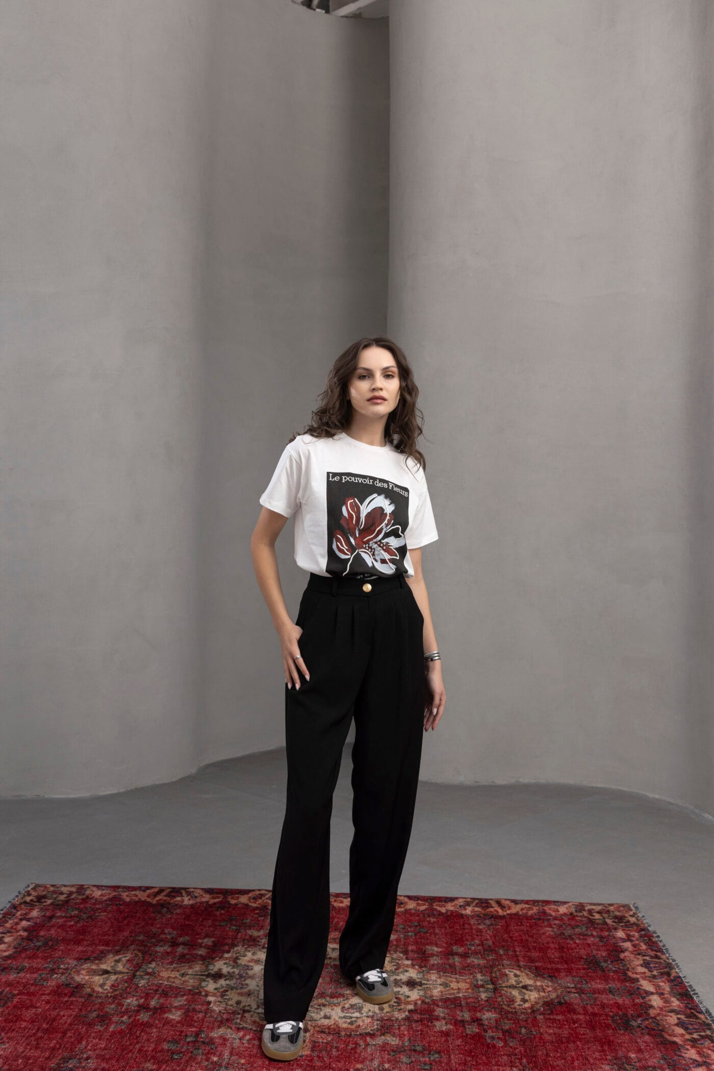 Premium-Tasli-Cicek-Desenli-T-Shirt
